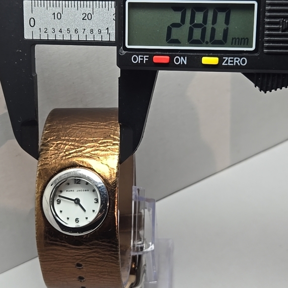 Womens Marc Jacobs MBM2004 Wrist Watch Leather Band Belt Buckle New Battery - Picture 5 of 11